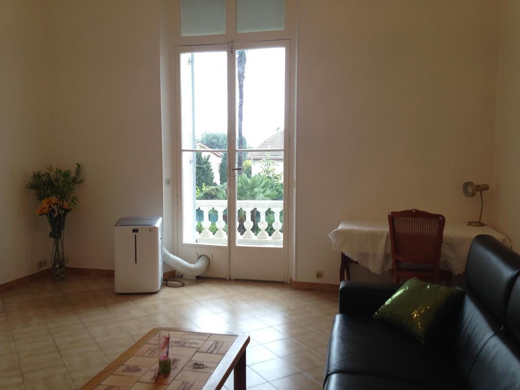 Winter Palace Cannes Room photo