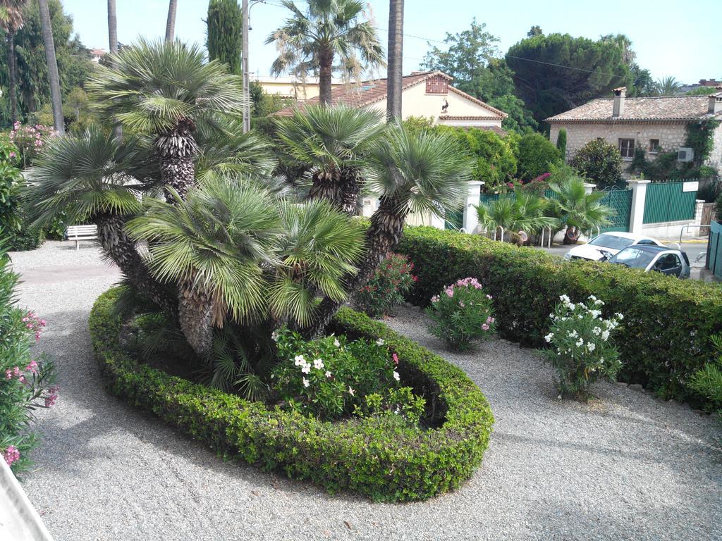 Winter Palace Cannes Exterior photo
